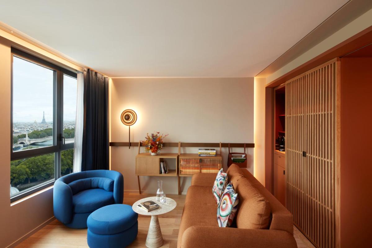 Coin salon dans l'établissement SO/ Paris Hotel