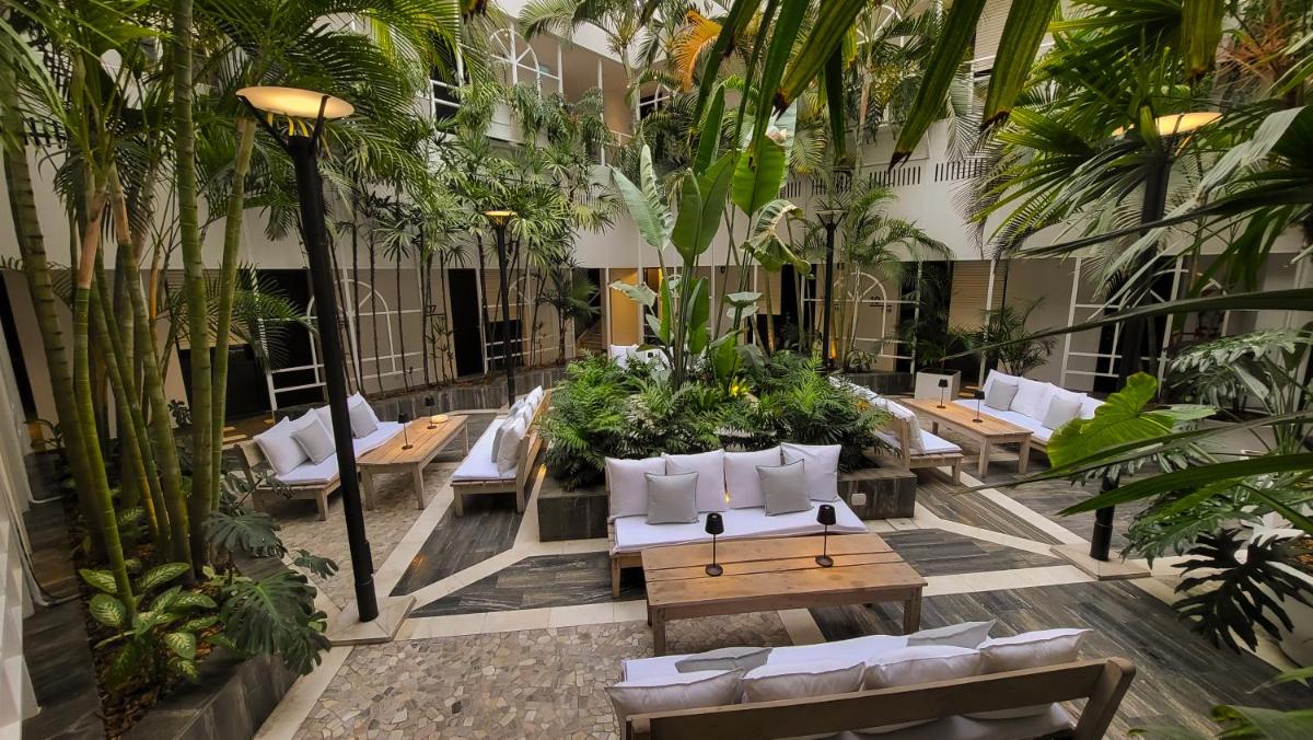 THE HOTEL - Housity