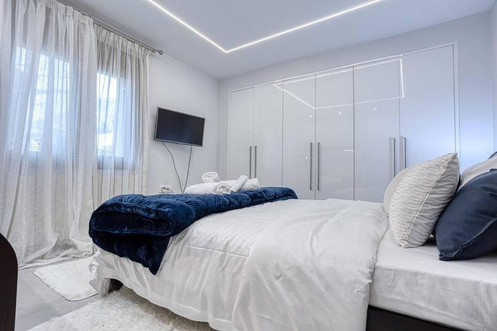 Luminous Luxury House - Housity
