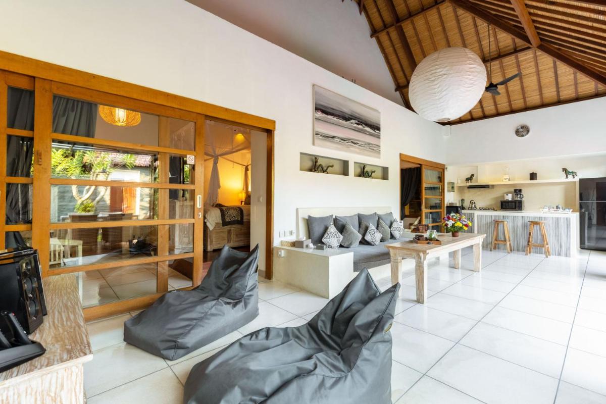 Luxurious Double King Villa w/Pool & WiFi+ Carpark - Hizvo