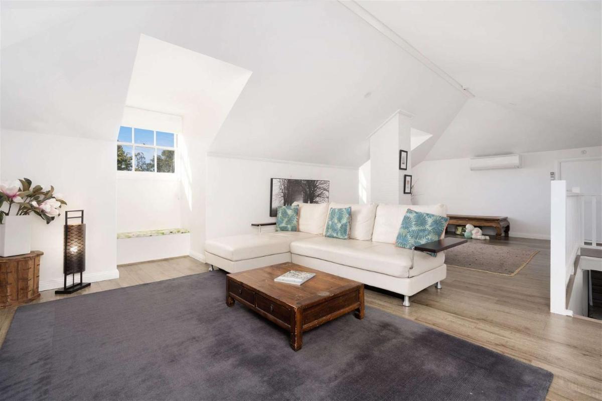 Myrtle Tree Lodge Leaves, Kangaroo Valley - Housity