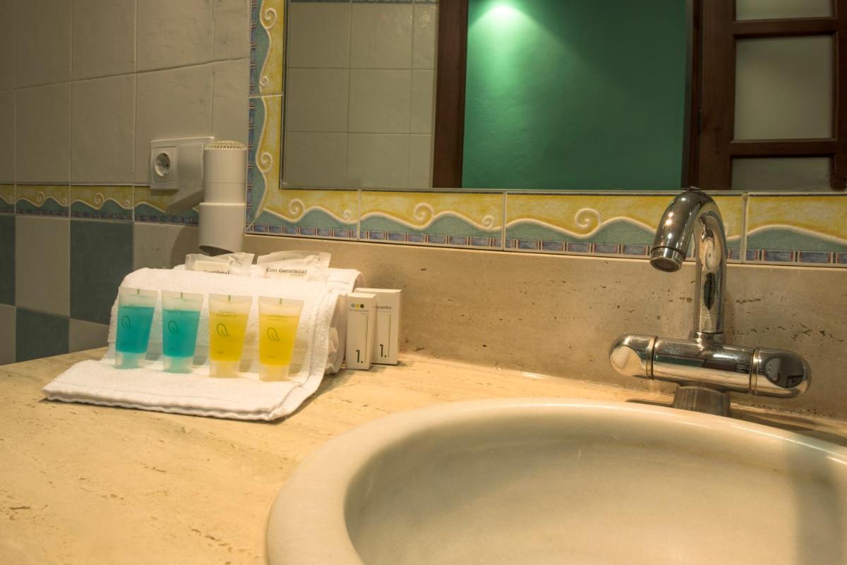 Un baño de Hotel de Naturaleza Rodalquilar & Spa Cabo de Gata
