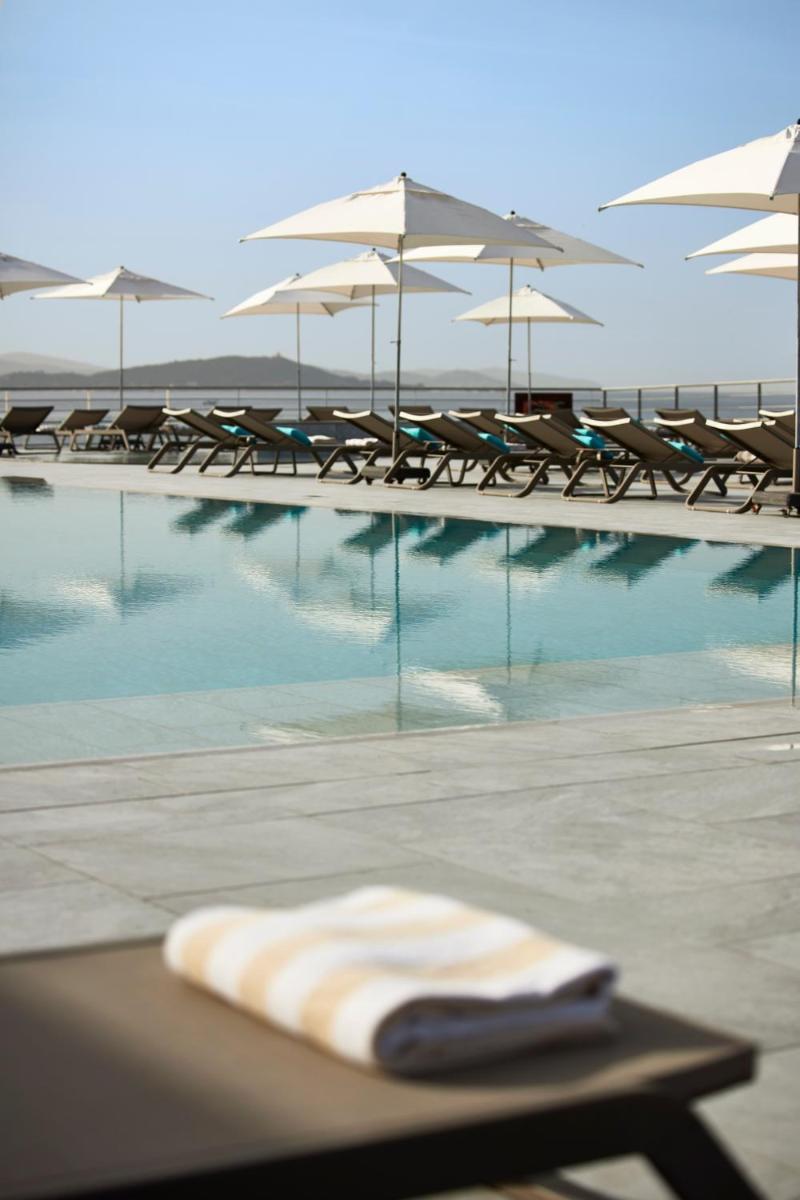 Piscine de l'établissement Sofitel Golfe d'Ajaccio Thalassa Sea & Spa ou située à proximité