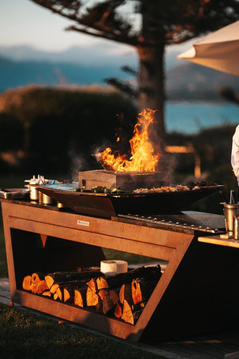 Barbecue disponible mis à disposition des clients de l'hôtel