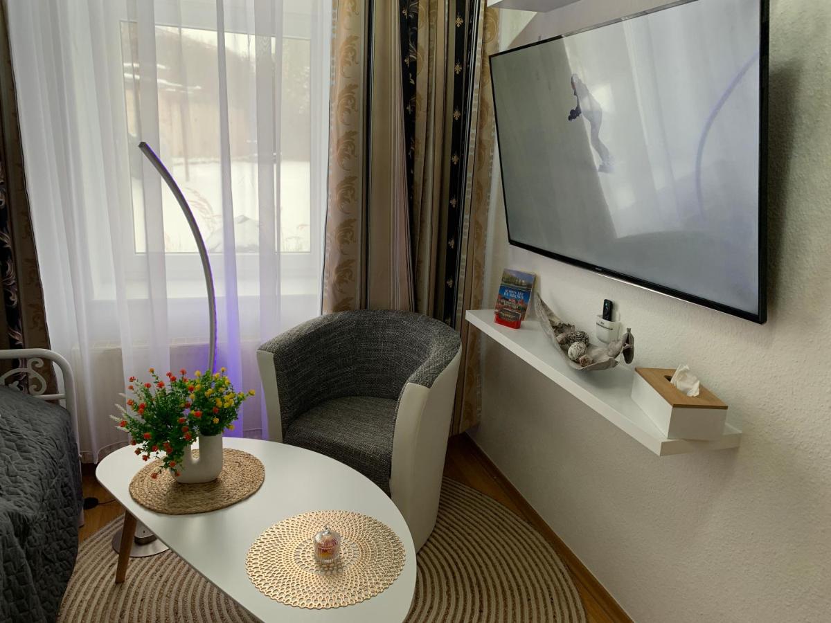Best-Preis FEWO Rathausblick 2 - Zentrale Lage in Wittenberge - 2 Personen - Einzelzimmer - Vollausstattung - WLAN / Prime & Self-Check-In - Housity