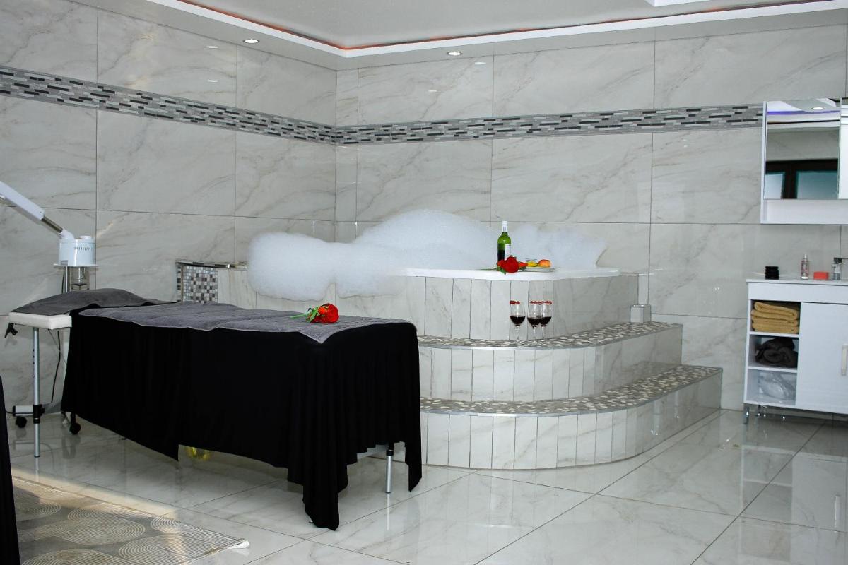 Semeni Asante Guesthouse Getaway - Housity
