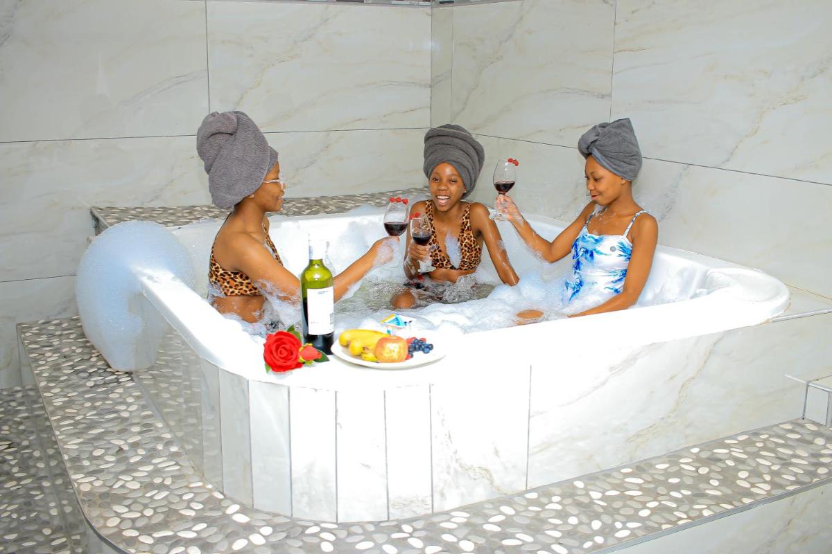 Semeni Asante Guesthouse Getaway - Housity