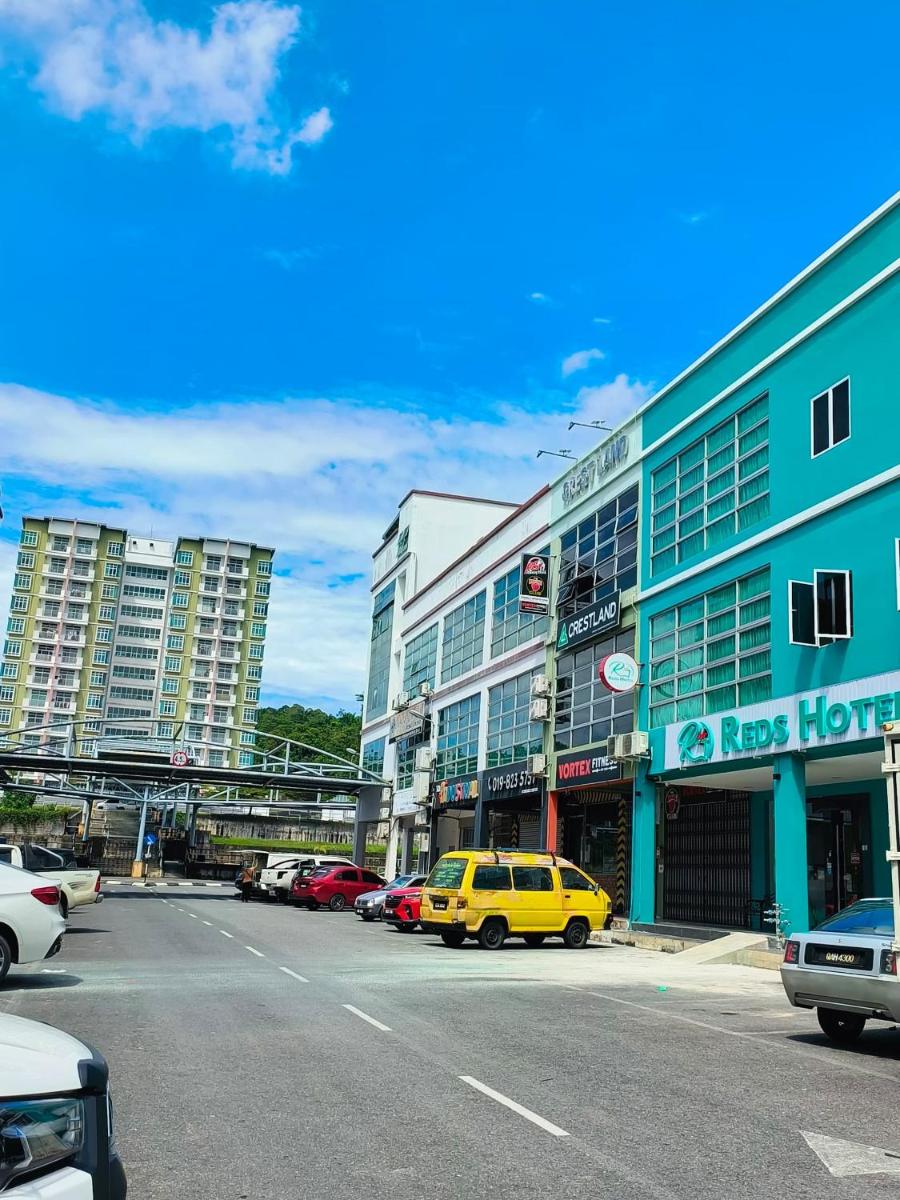 Red's Hotel - Housity