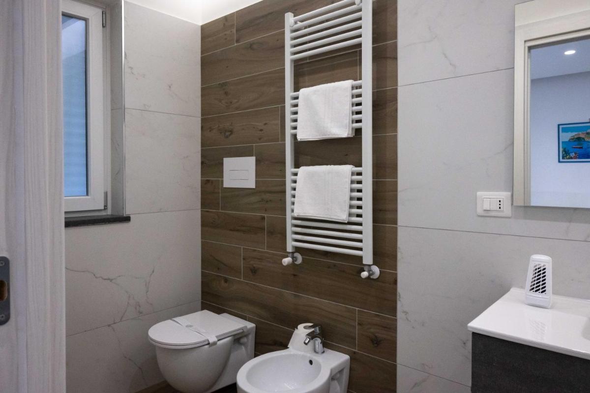 ANSIRO Rooms Home Business - Housity