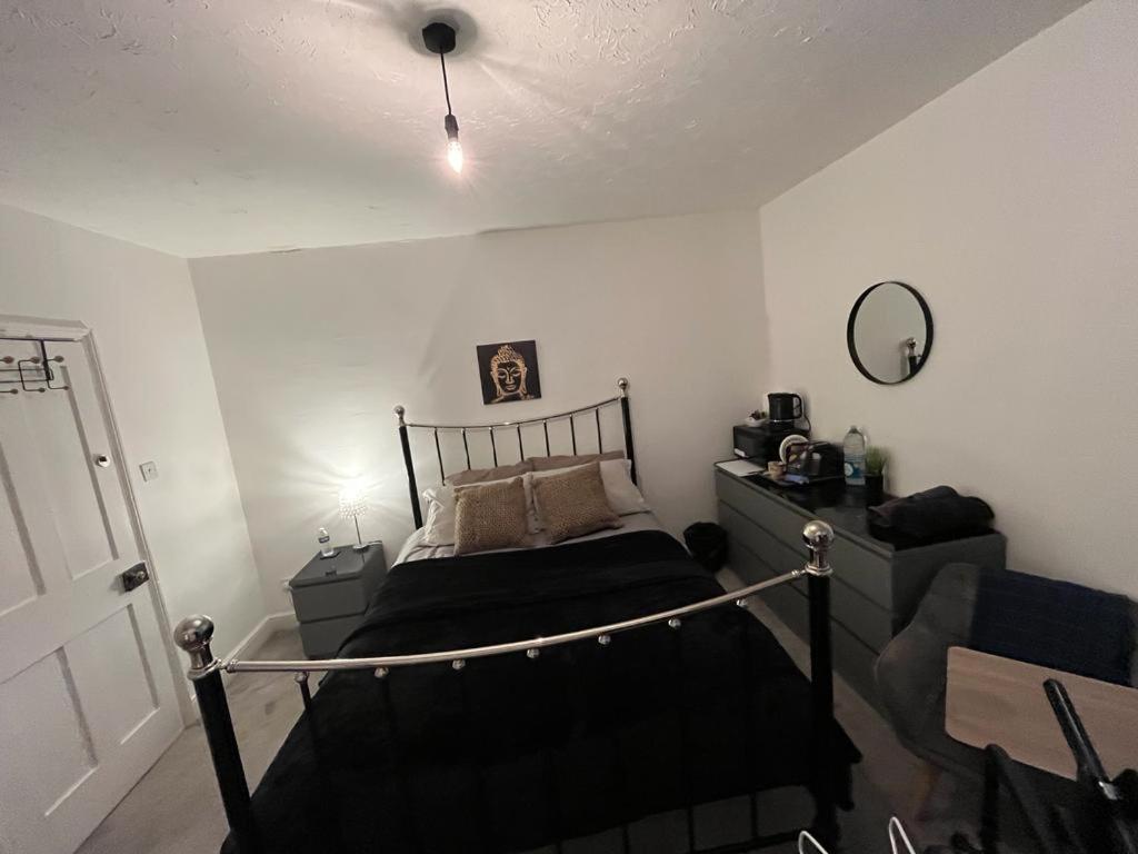 King Size Bed in a Double Bedroom - Housity