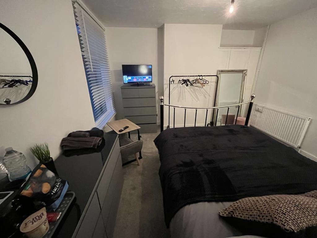 King Size Bed in a Double Bedroom - Housity