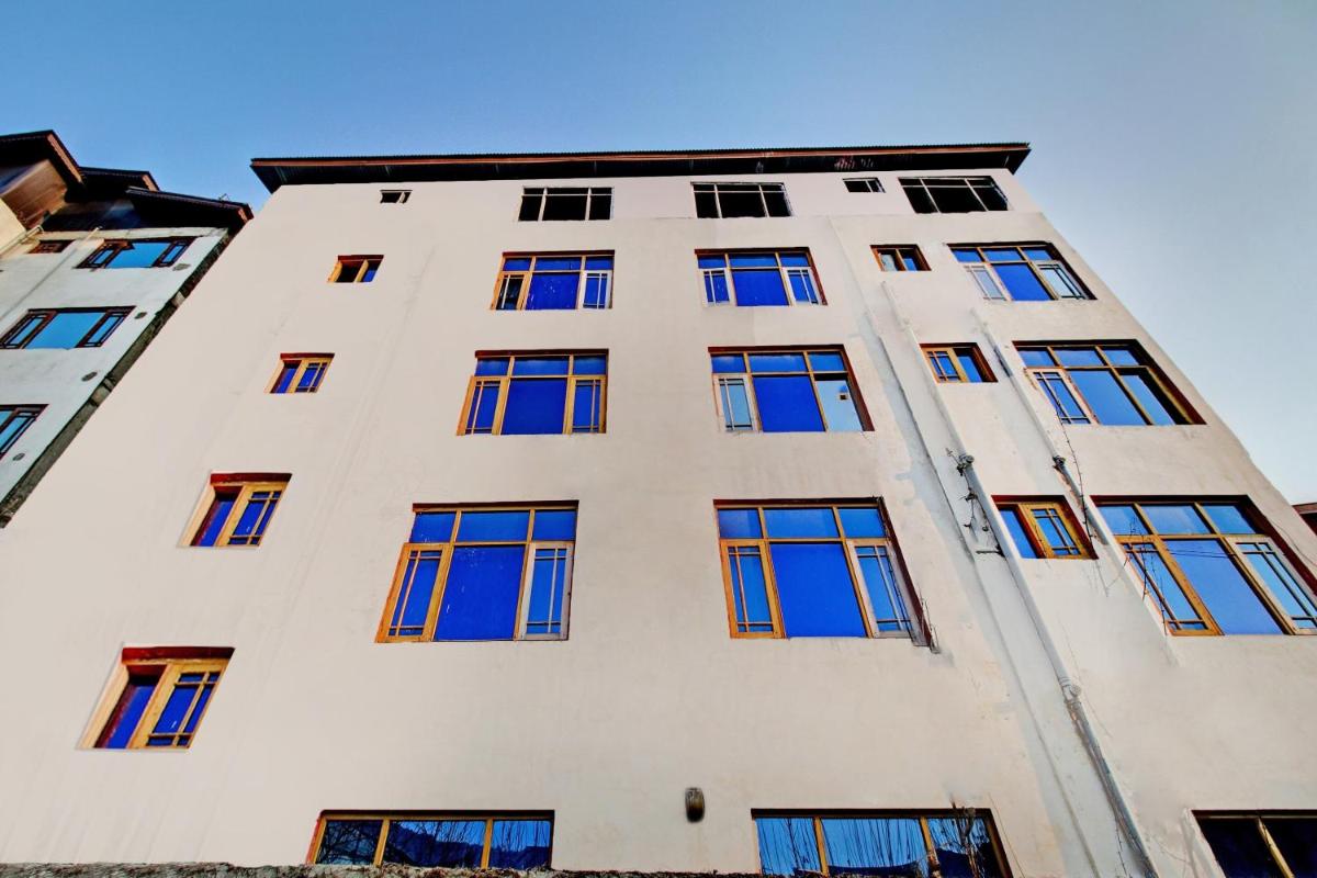 OYO Flagship 85949 Hotel Ground Plaza - Housity