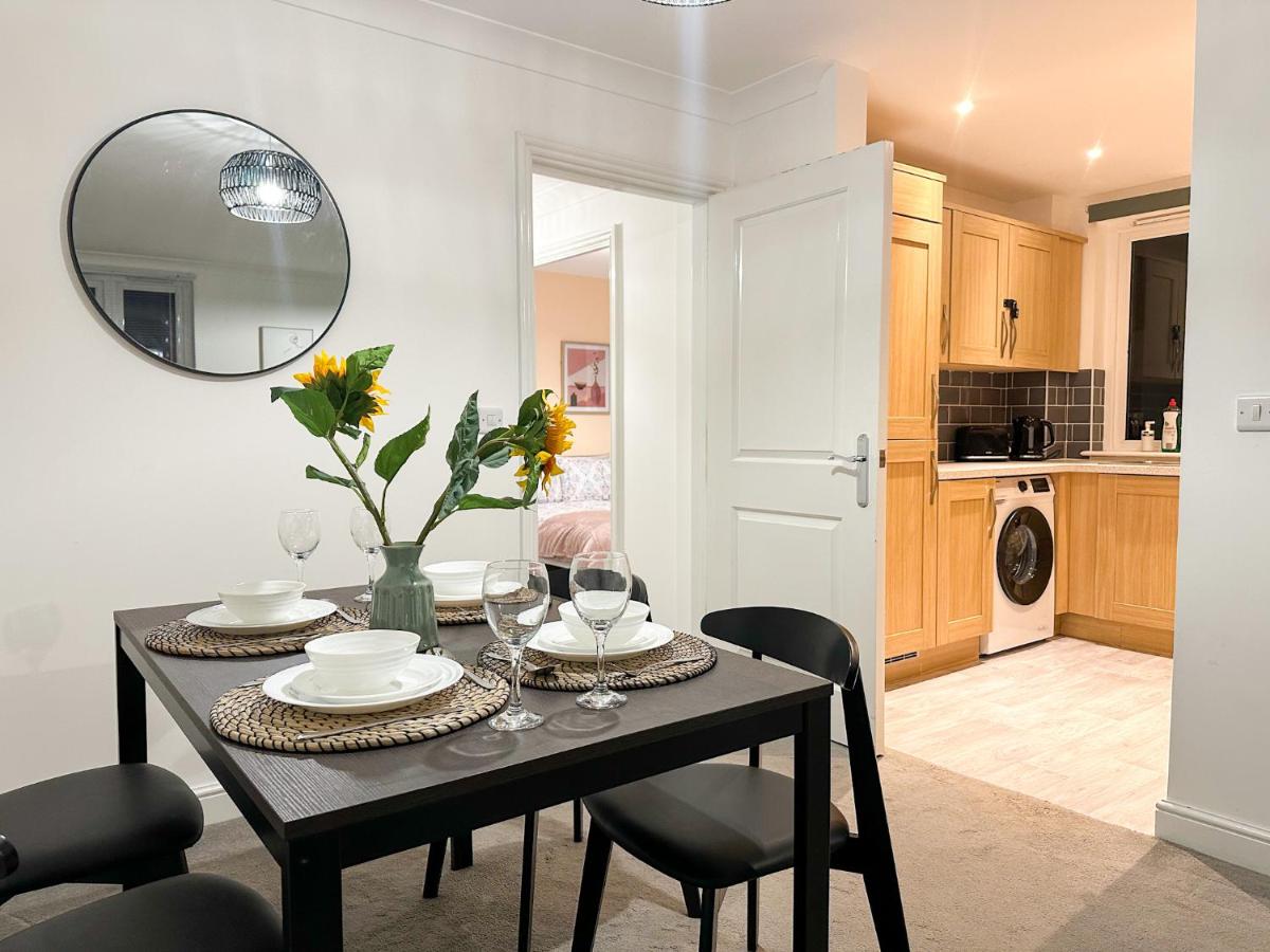 Luxury 2 Bedroom City Centre Apartment - Secure Parking - Amazing location! - Housity