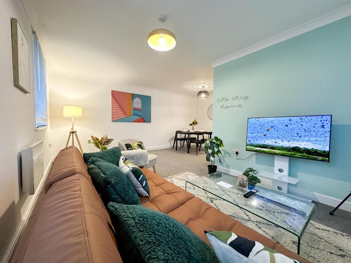 Luxury 2 Bedroom City Centre Apartment - Secure Parking - Amazing location! - Housity