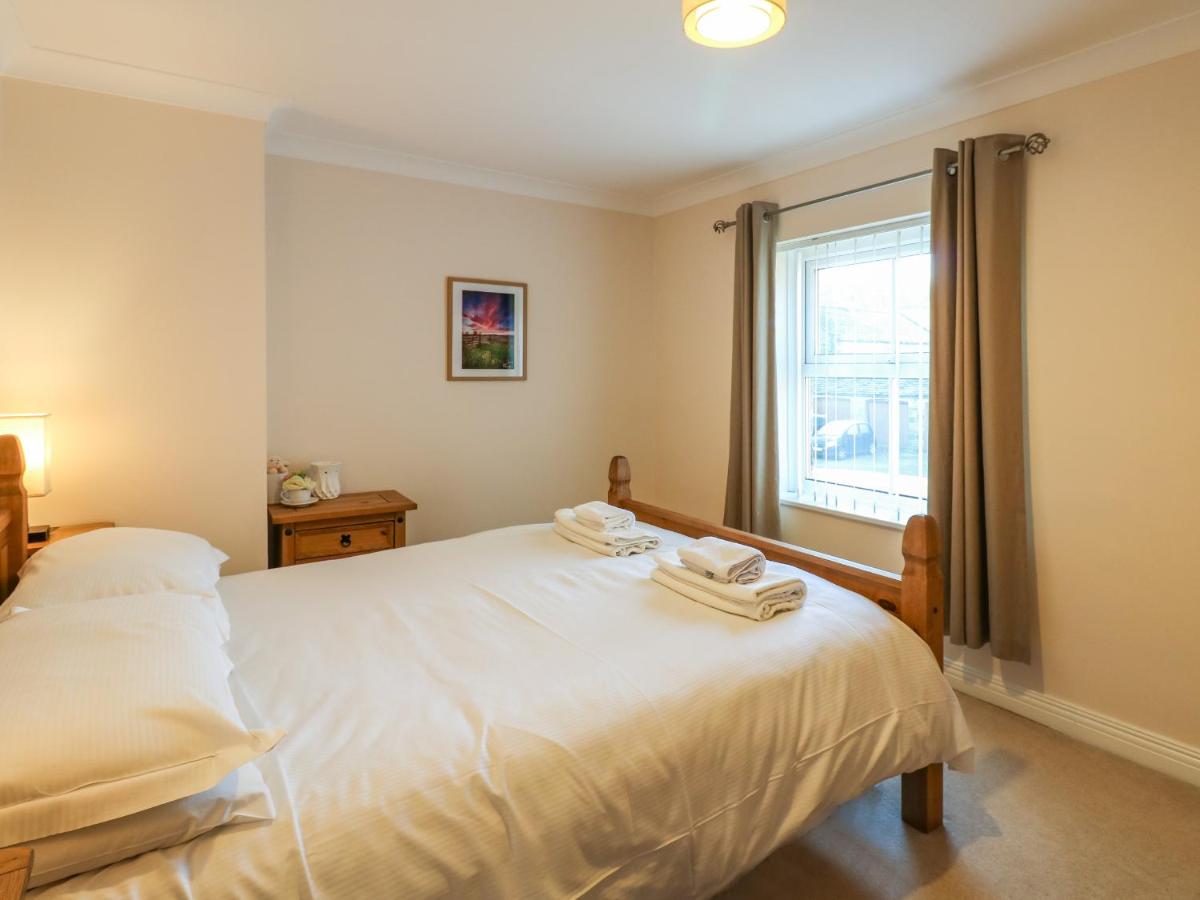 10 Old School Close - Housity