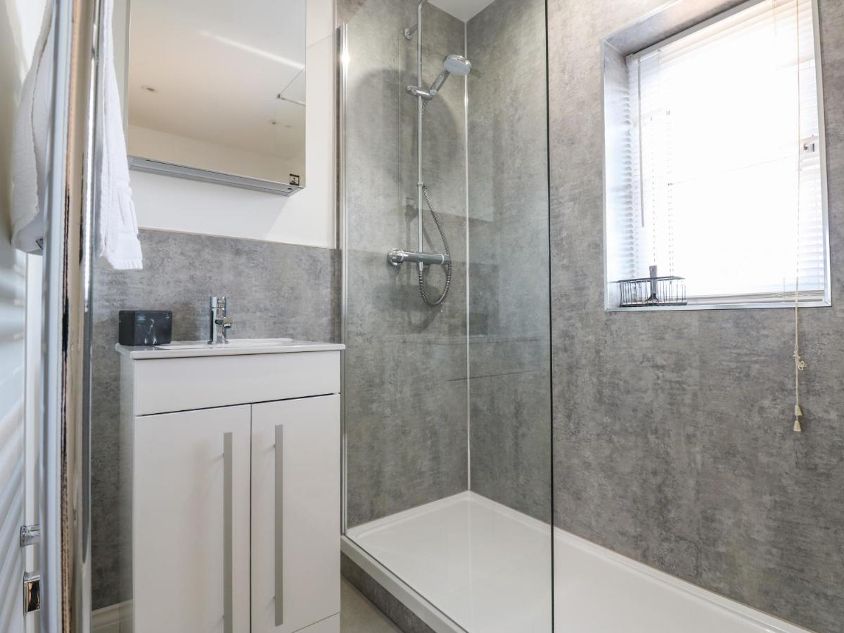 10 Old School Close - Housity