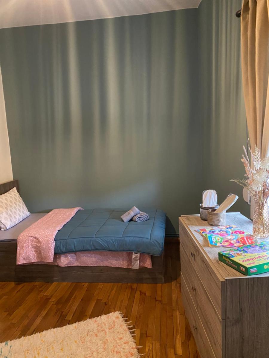 Helen's Art House - Housity