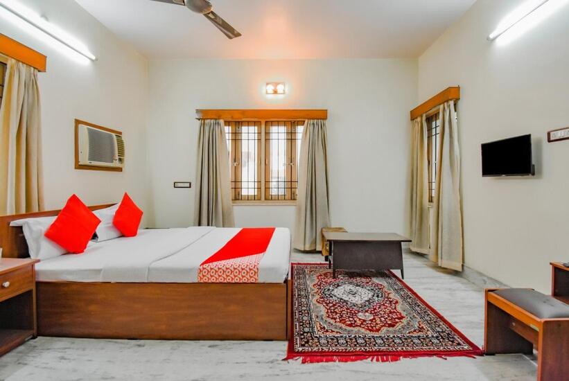 OYO Retro Residency - Housity