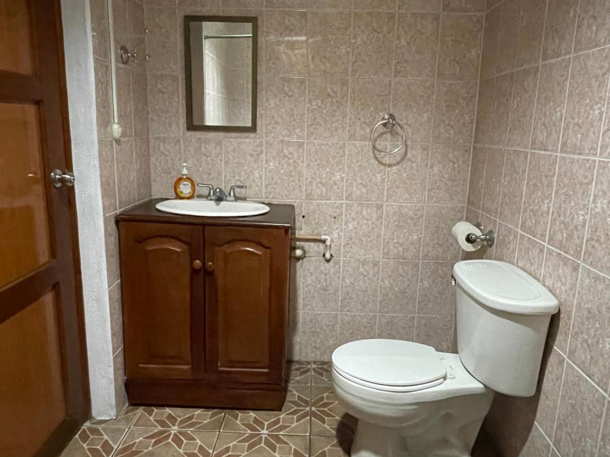 Suitetrails - Casa Robles - Room close to Airport #2