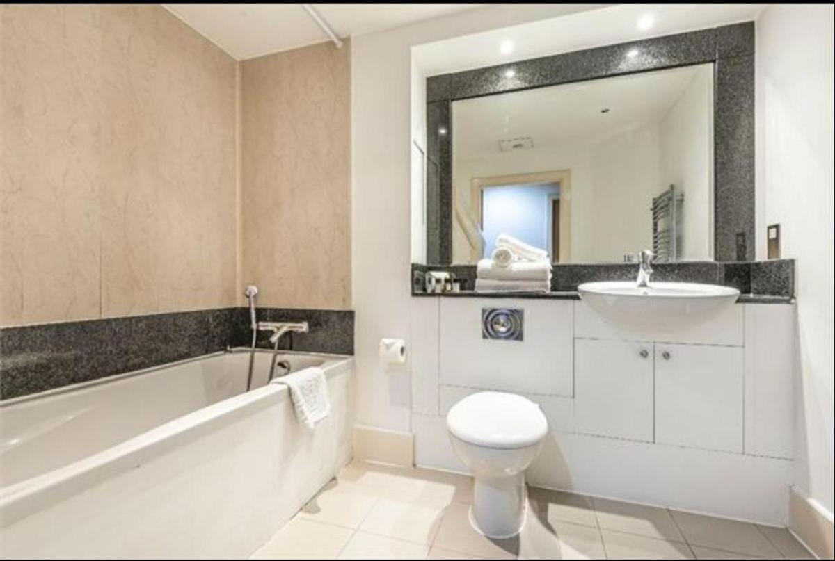 LondonEYE private bedroom in shared flat - Housity