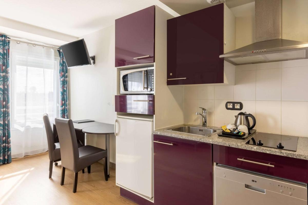 Cuisine ou kitchenette dans l'établissement Best Western Hotel & SPA Pau Lescar Aeroport