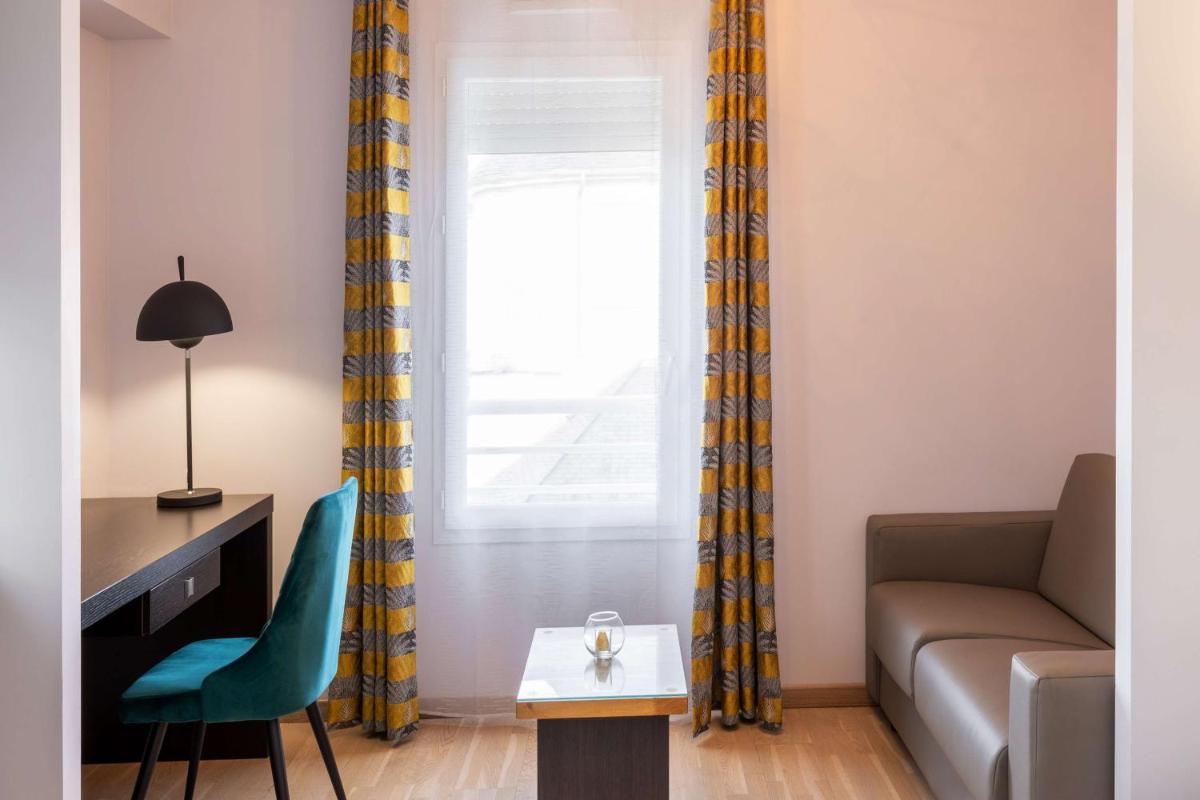 Coin salon dans l'établissement Best Western Hotel & SPA Pau Lescar Aeroport