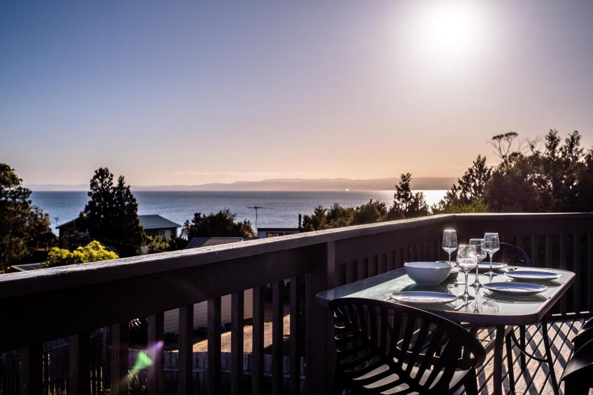 The Lookout ~ Large family house with views - Housity