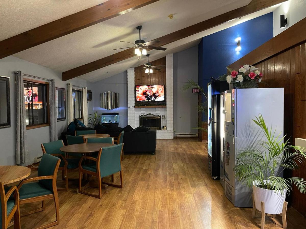 The Belgium Inn & Suites - Housity