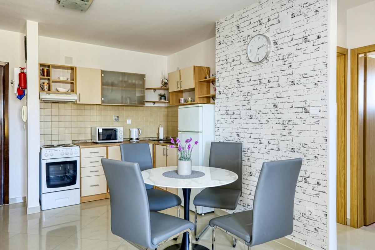 Apartments by the sea Pirovac, Sibenik - 15659 - Housity
