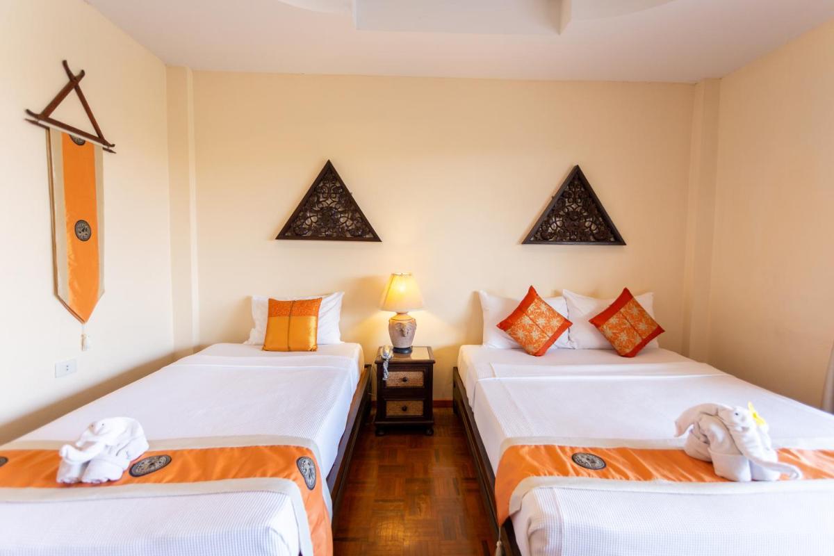 Chang Charlie Inn, Boutique - Housity