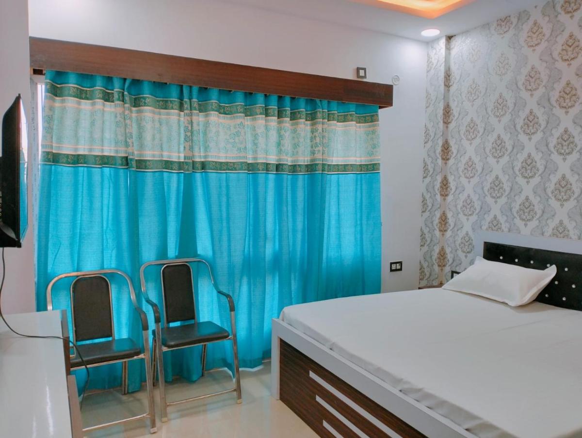 Hotel Paras R Inn - Housity