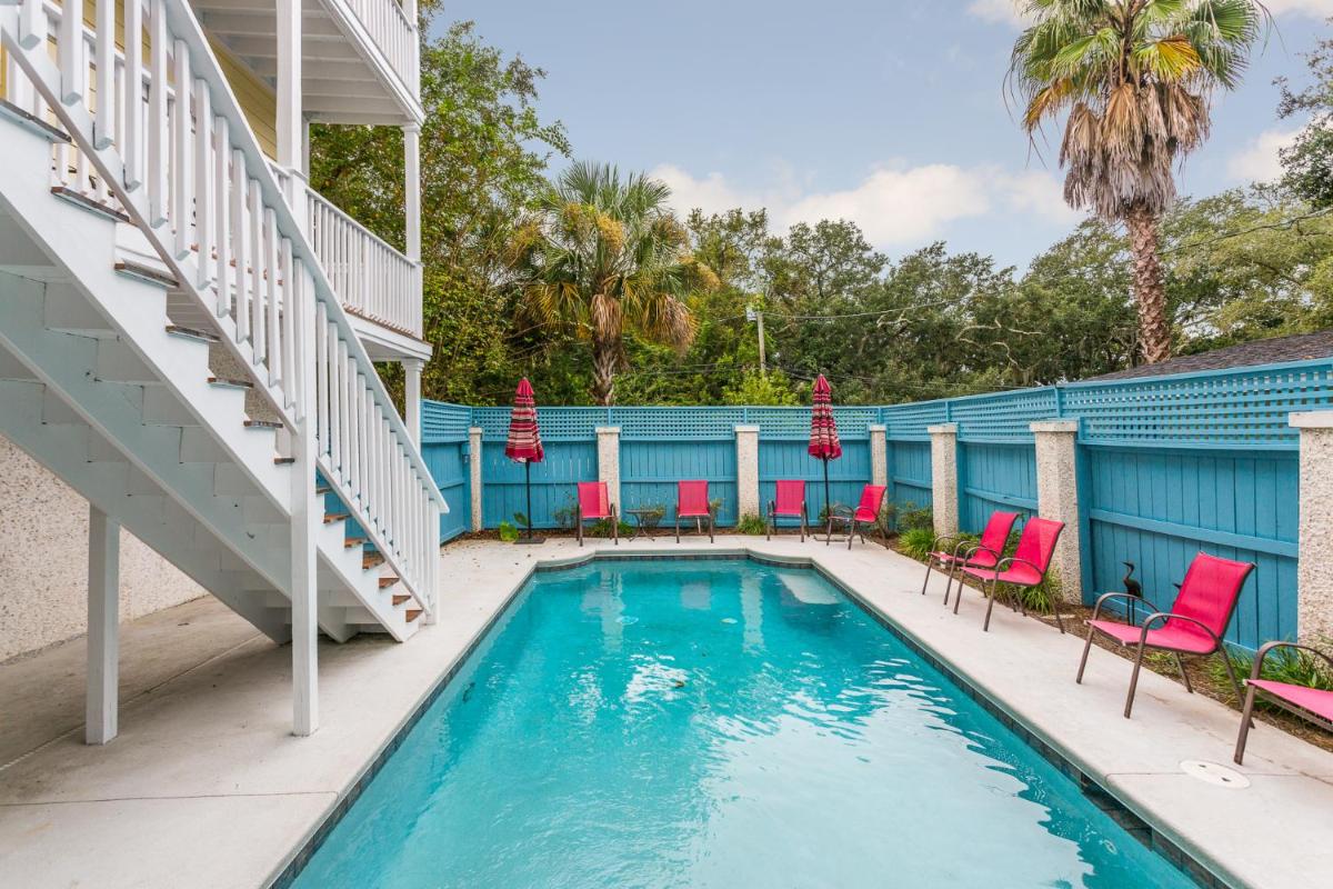 Oasis at East Beach - Housity