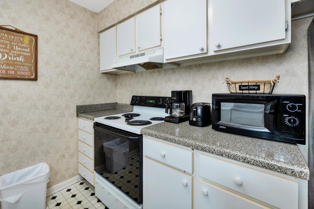 Ocean Walk E-6 - Housity