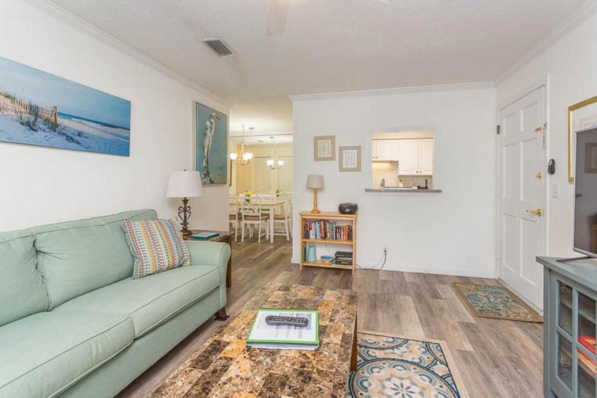 Ocean Walk Q-14 - Housity