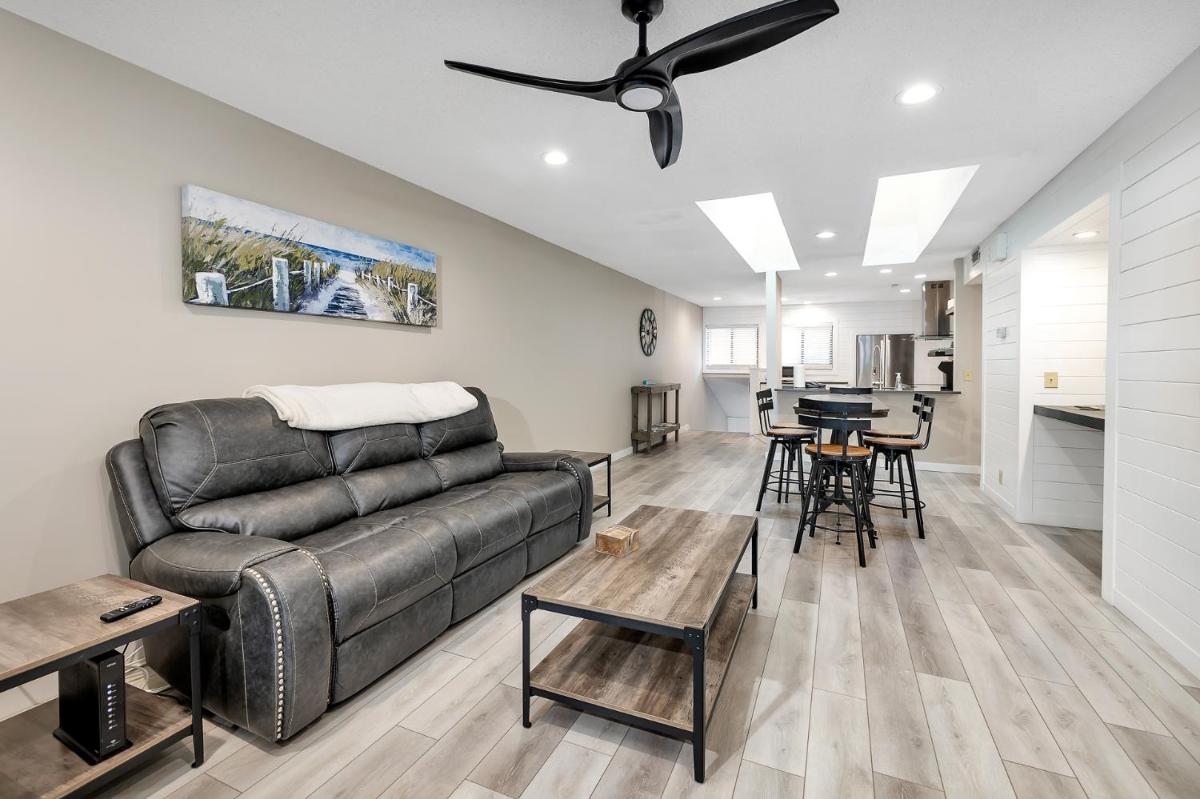 Courtside Villas 865 - Housity