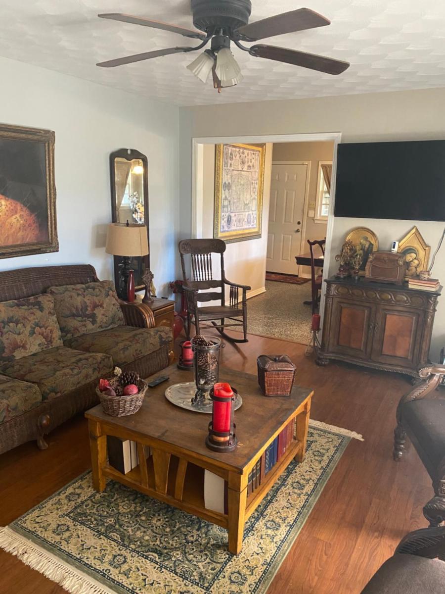 Coombs Manor on the Mountain - Housity