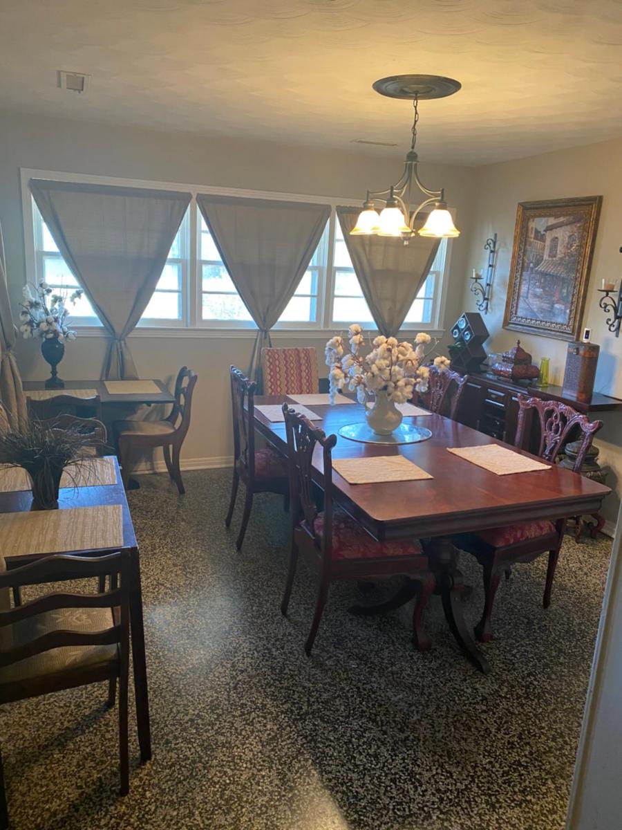 Coombs Manor on the Mountain - Housity