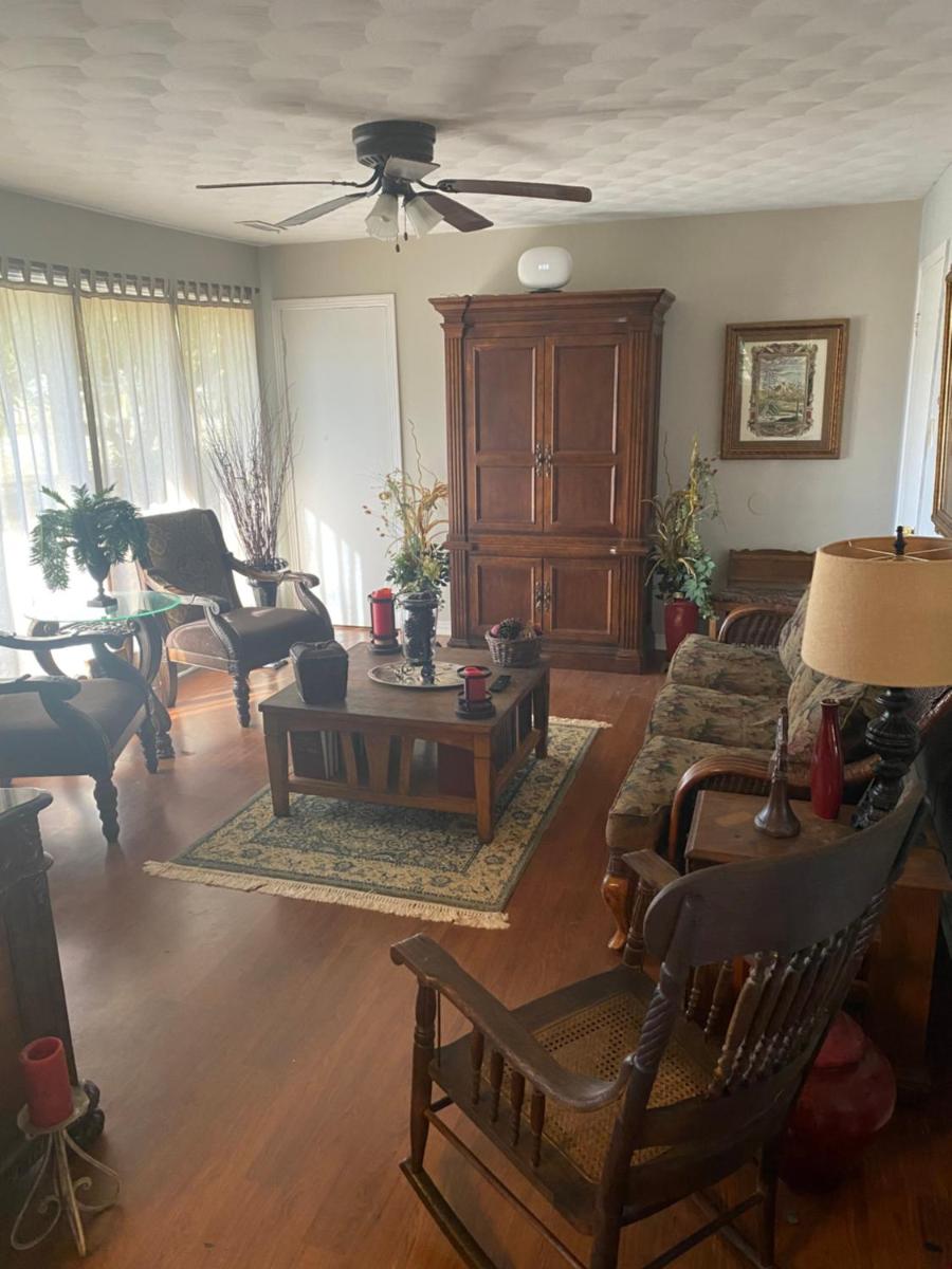 Coombs Manor on the Mountain - Housity