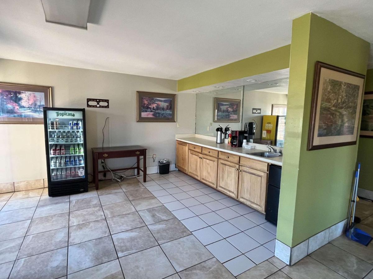 Motel 6 Bracey, VA I 85 - Housity