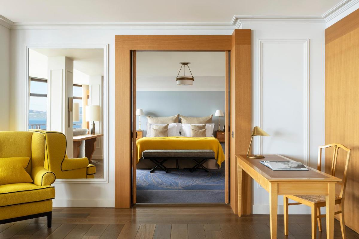 Coin salon dans l'établissement Hôtel Royal