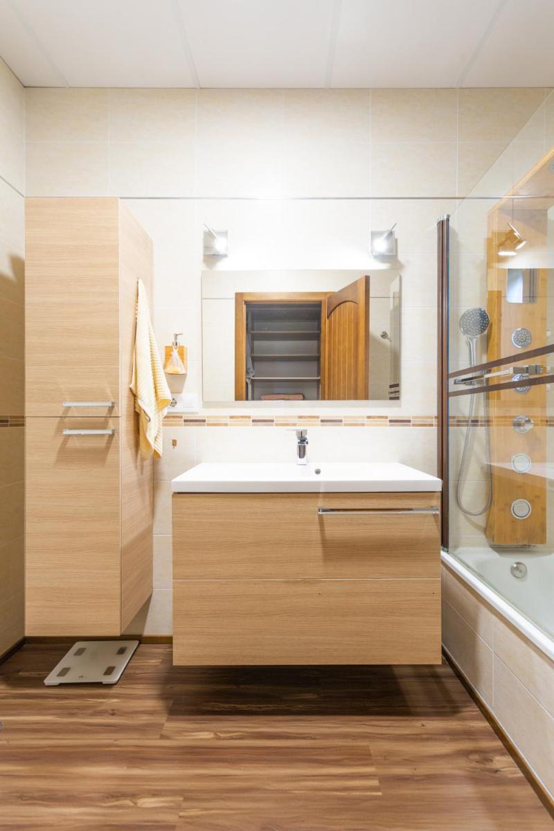 VILLA DE LUJO CLIMATIZADA. PISCINA Y JARDIN PRIVADO - Housity