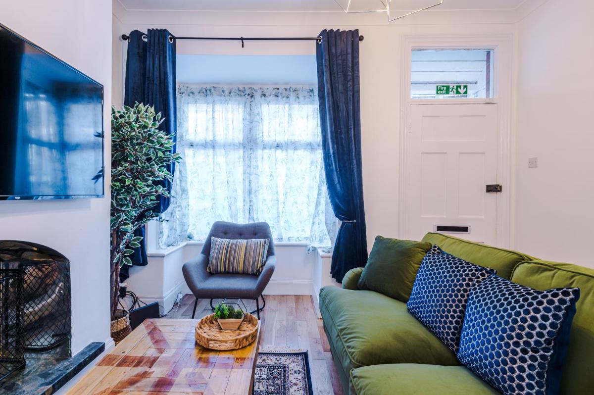 Foxton House Stylish 3Bed Retreat - Walk to Coventry's Delights - Housity