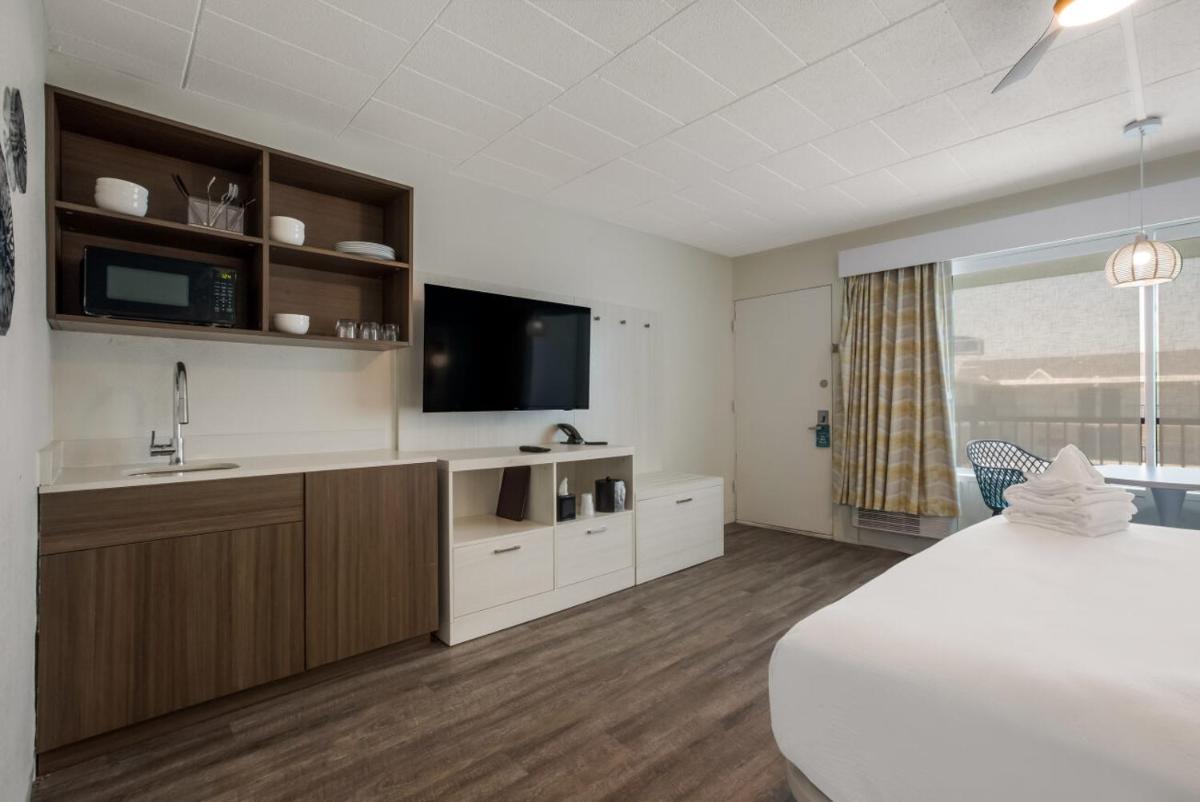 Hotel Cabana Oceanfront/Boardwalk - Housity