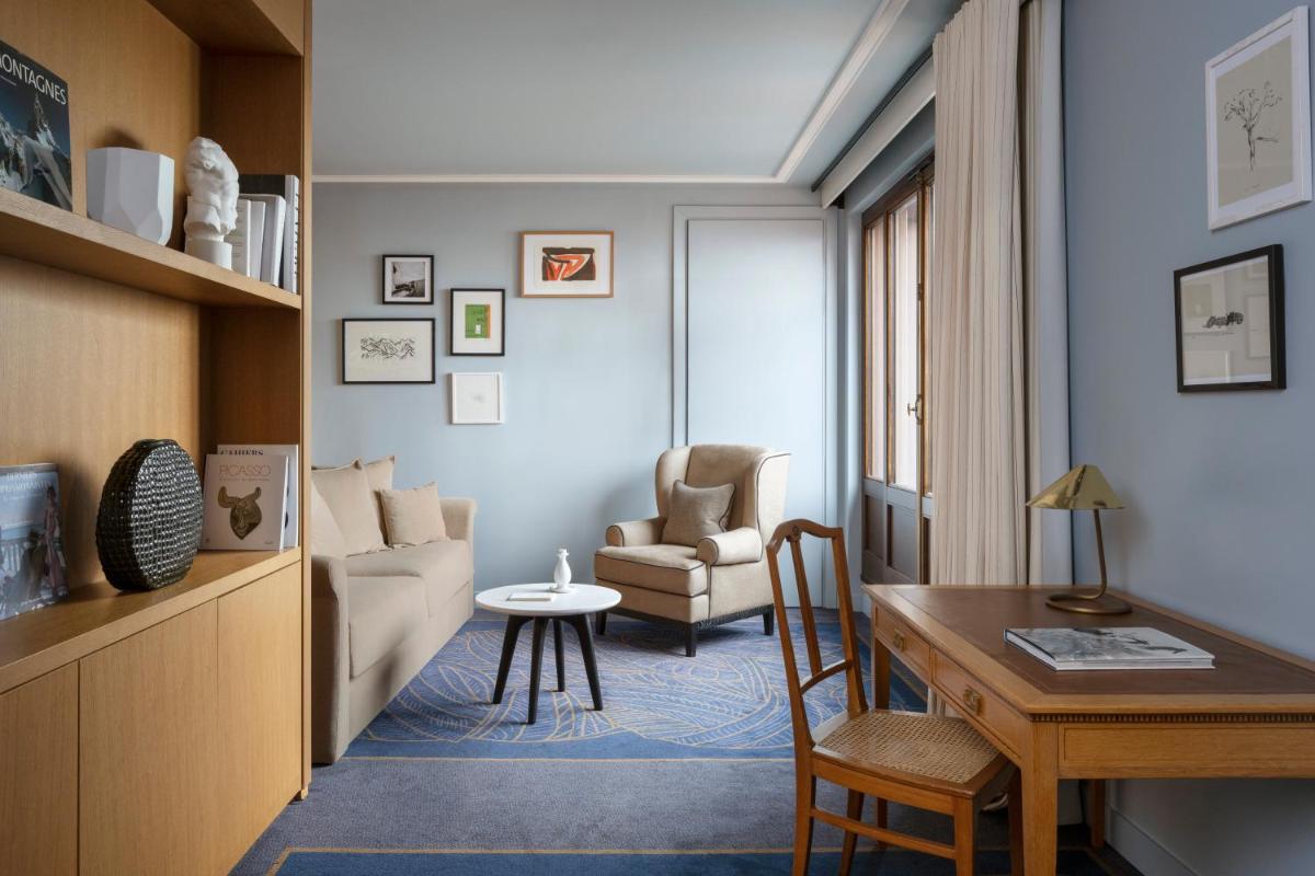 Coin salon dans l'établissement Hôtel Royal