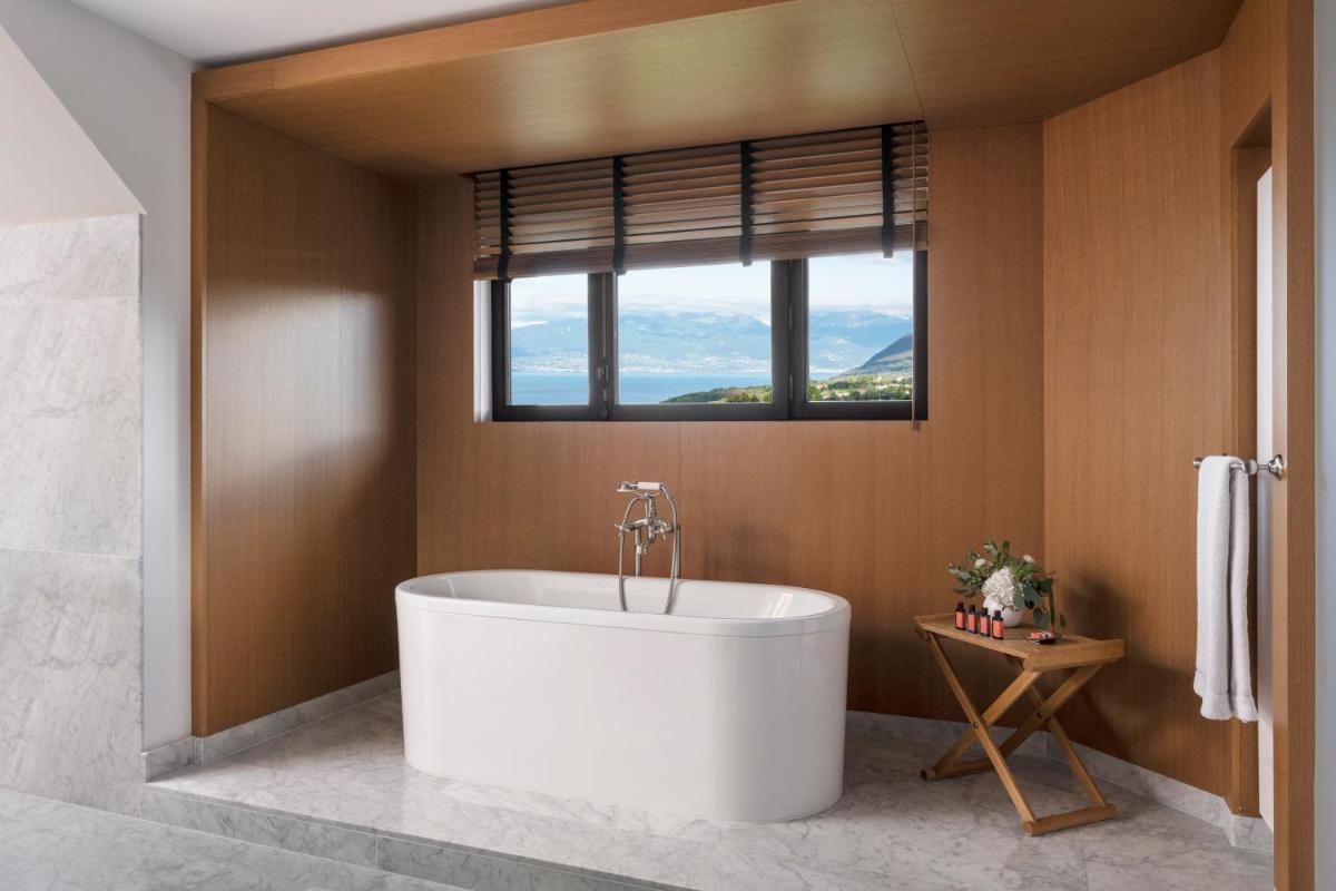 Salle de bains dans l'établissement Hôtel Royal