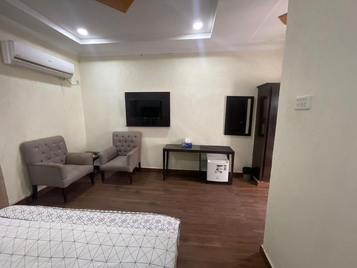 Hotel Crescent - Housity