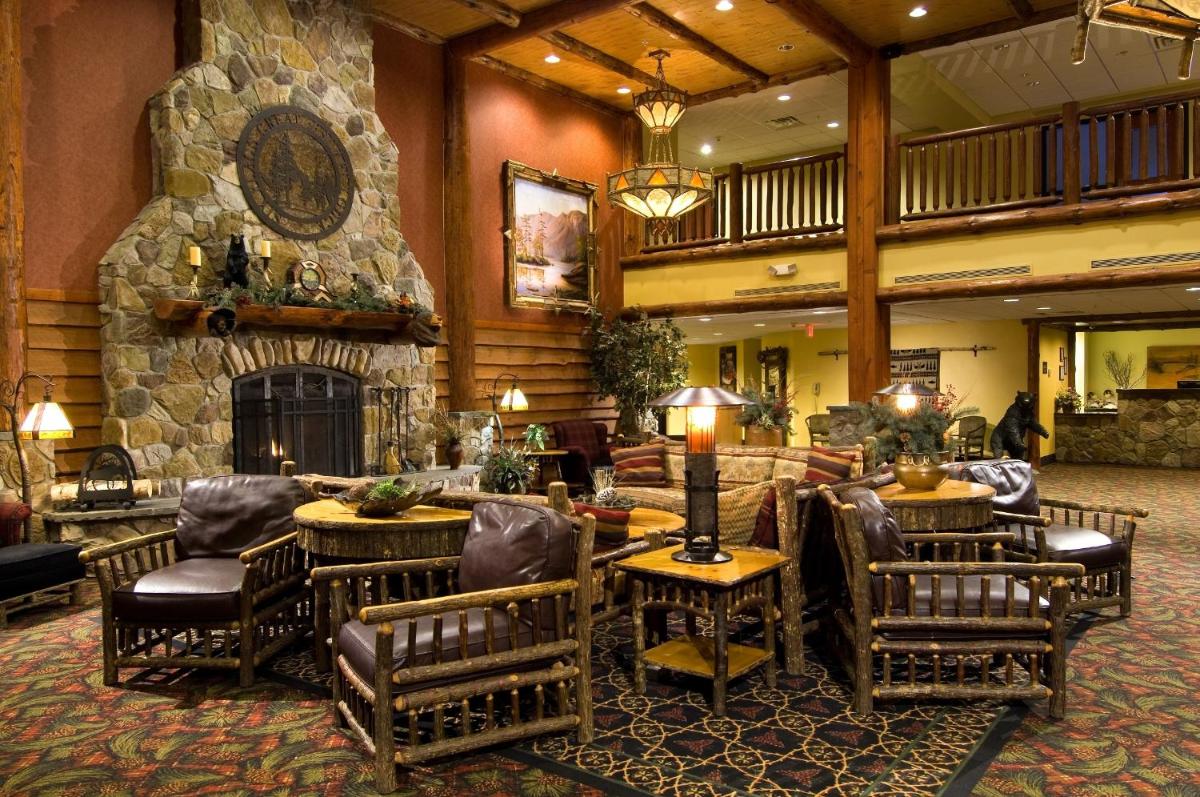 Six Flags Great Escape Lodge & Indoor Waterpark - Housity