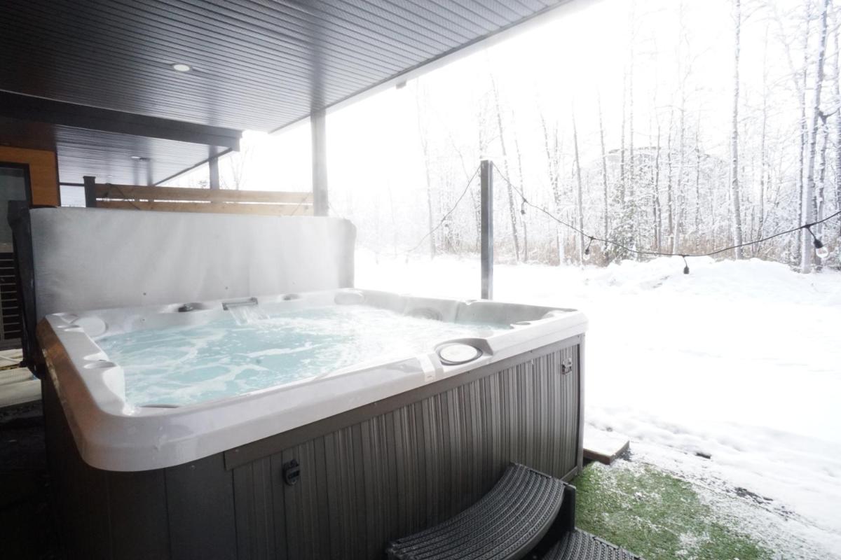 Le Memph Aigle spacious comfortable condo cottage eco friendly 3 bedrooms - hot tub & pool Memphrémagog Lake - Housity