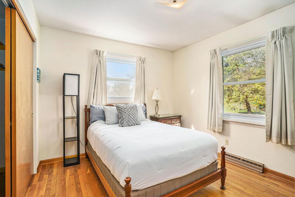 Norton Nook Vacation Villa -family Home Near Lake - Housity