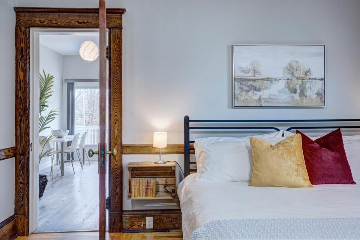 The Executive Suite Sleeps 2 Free Wifi - Housity